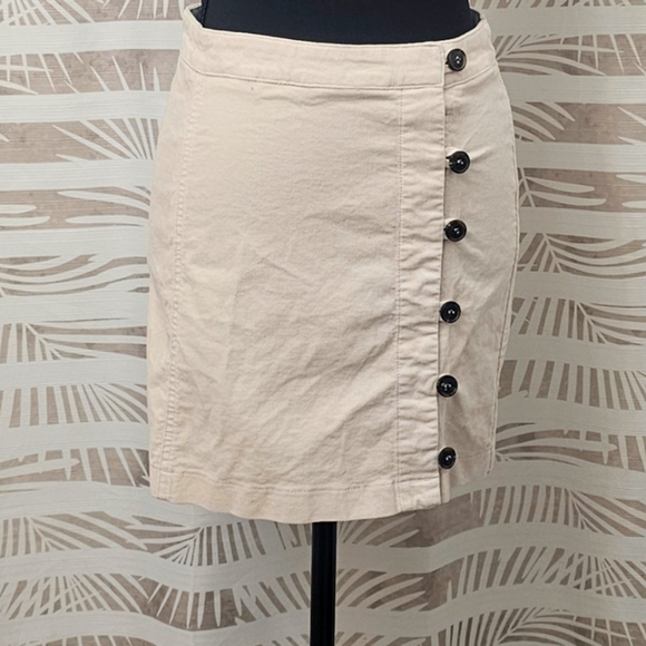Forever 21 Dresses & Skirts - Forever 21 Button-Accent Cream Skirt